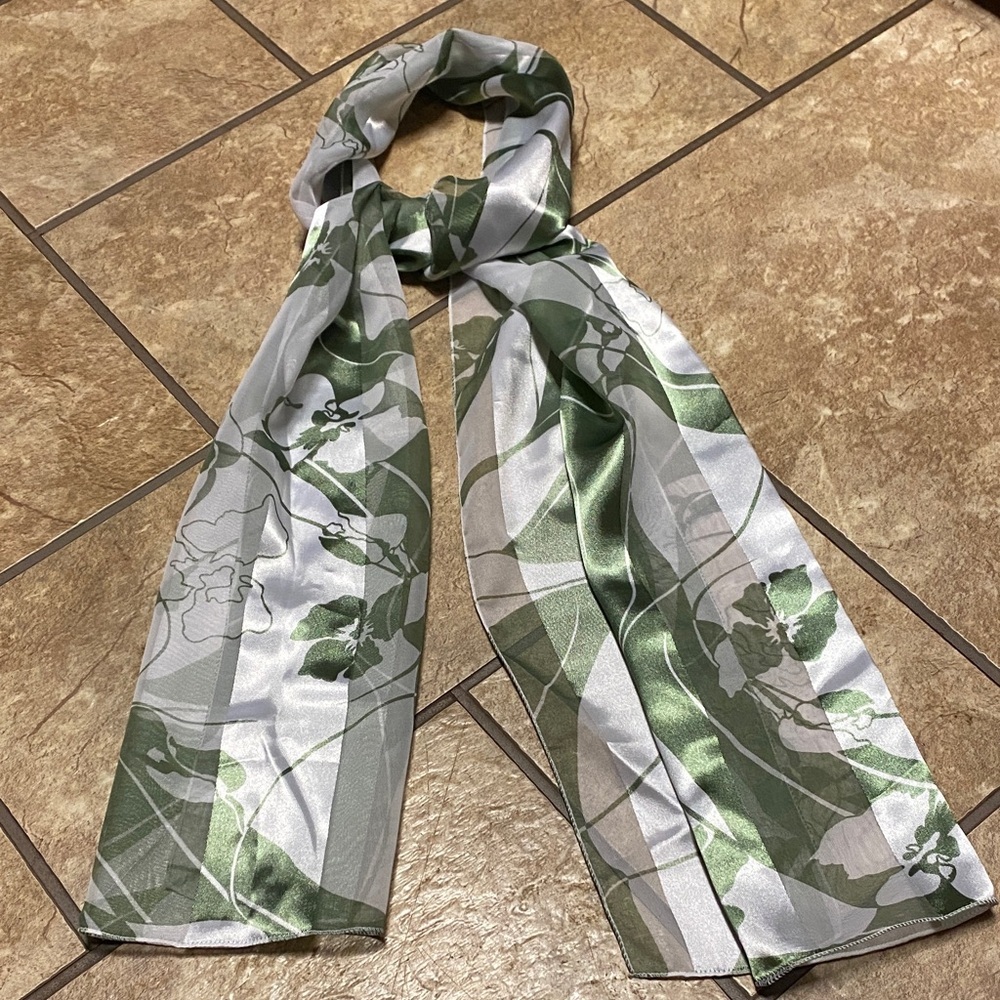 Chic Green and white Floral/Abstrat Patterned Scarf Layering Accessorize
